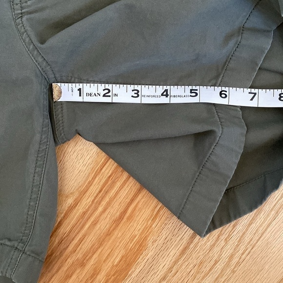L.L. Bean Womens Shorts Khaki Chino Utility Cargo Cotton Sz 12 Gorpcore hiking - Picture 5 of 12